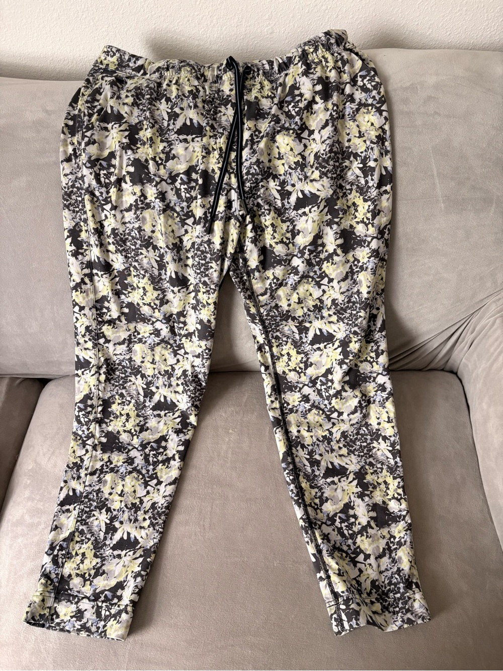 Floral Print Drawstring Lululemon Jogger size 8